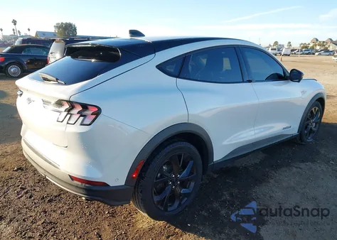 2024 Ford Mustang Mach-E Select z USA, uszkodzony, nr VIN 3FMTK1SU4RMA36714